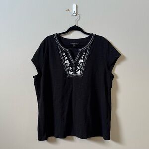 Talbots black & white embroidered sleeveless cotton top